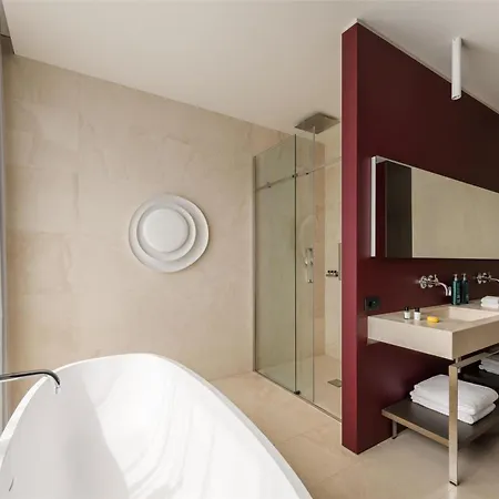 Hilton Hotel 4*