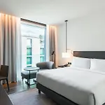 Отель Hilton Комо