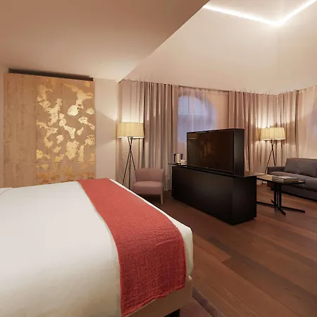 Hilton Hotel 4*