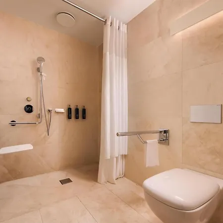 Отель Hilton Комо