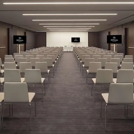 科莫湖希尔顿酒店 酒店