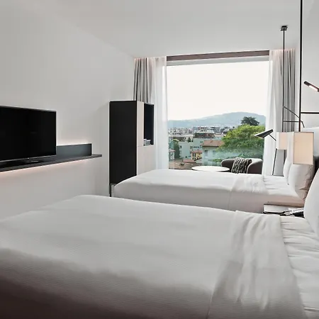 科莫湖希尔顿酒店 酒店 4*